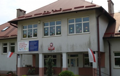 Szkoła Podstawowa w Winiarach